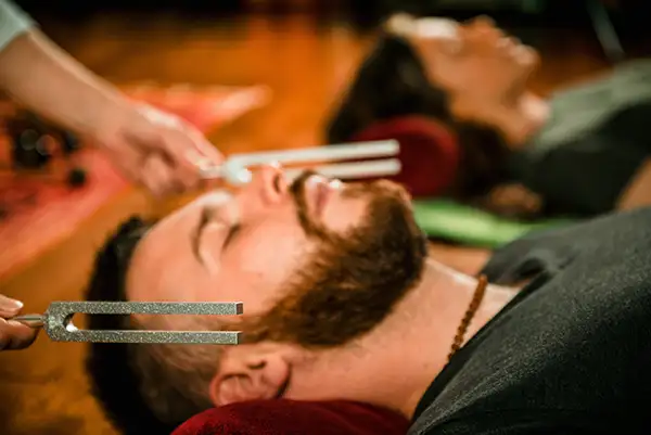 Using tuning fork sound therapy at a beauty salon